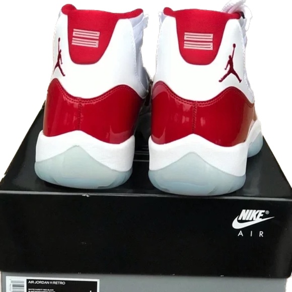 Jordan Retro 11s 2022 (Multiple Sizes) NWT Newly Released - Picture 2 of 3